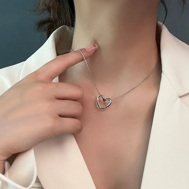 Fashion Jewelry Tainless Steel Twist Hollow Heart Pendant Necklace for Women Spicy Girls Simple Clavicle Chain Jewelry Gift
