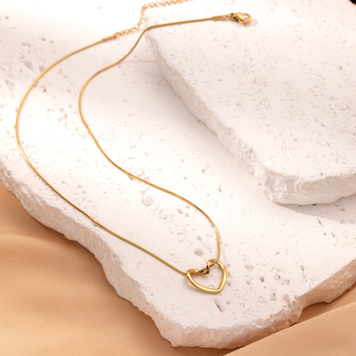 Fashion Jewelry Tainless Steel Twist Hollow Heart Pendant Necklace for Women Spicy Girls Simple Clavicle Chain Jewelry Gift